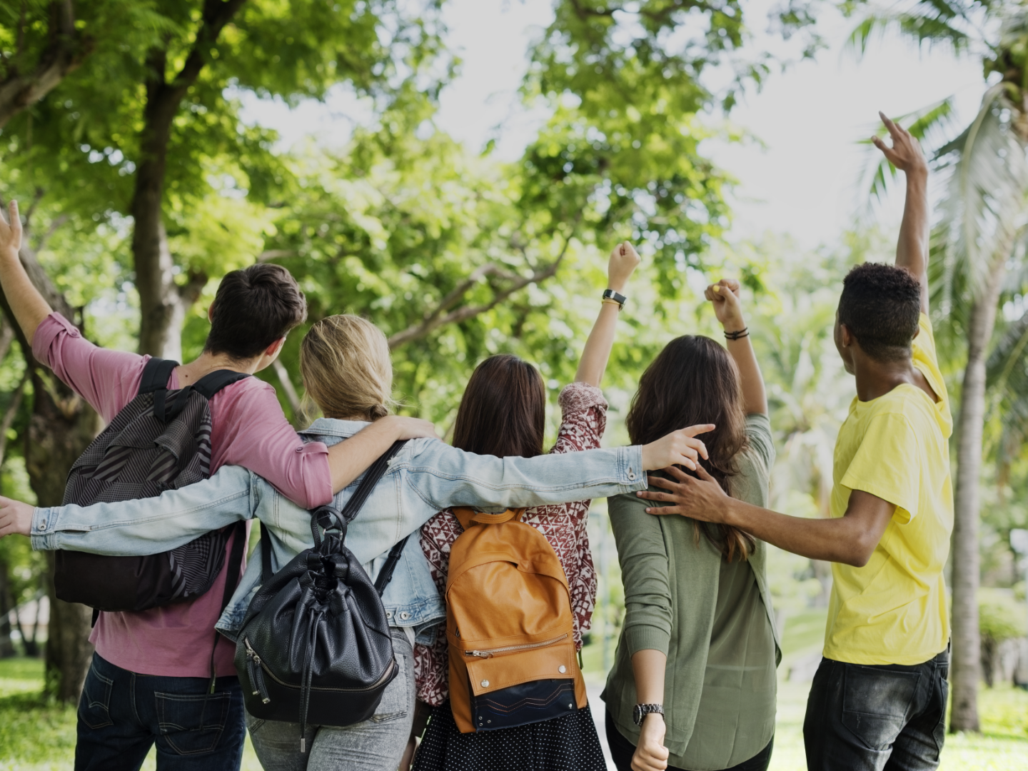 young-friends-in-the-park